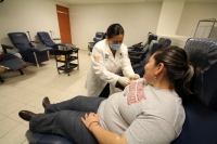 Lunes 14 de octubre del 2013. Tuxtla Gutiérrez. La campaña solidaria de donación voluntaria de sangre se lleva a cabo esta mañana en el banco Dr Domingo Chanona Rodríguez de esta ciudad.