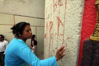 Jueves 22 de marzo del 2012. Protesta de sangre y lagrimas de la Cocyp.