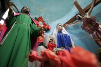 Lunes 18 de octubre. El culto a la muerte dentro de la Iglesia Ortodoxa Independiente de México de San Pascualito en la ciudad de Tuxtla.