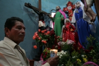 Lunes 18 de octubre. El culto a la muerte dentro de la Iglesia Ortodoxa Independiente de México de San Pascualito en la ciudad de Tuxtla.