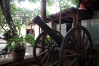 Jueves 13 de julio del 2017. Chiapa de Corzo. Sapo y la Culebrina, los históricos cañones chiapanecas reposan en  calma provinciana en los pasillos de la Casa Museo Ángel Albino Corzo.