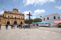 Lunes 16 de abril del 2012. La plaza de la paz y las manifestaciones de las comunidades indígenas