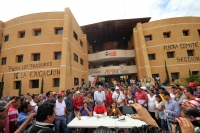 Lunes 4 de noviembre del 2013. Tuxtla Gutiérrez. Aspectos del edificio de la Sección 40 y de la conferencia de prensa los voceros de los diferentes grupos participantes del movimiento magisterial.