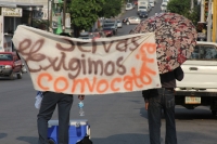 Miércoles 13 de abril. Trabajadores sindicalistas de la Sección 50 permanecen en platón y bloqueo de las calles aledañas al Hospital Regional de Tuxtla Gutiérrez.