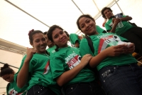 Viernes 13 de junio del 2014. Tuxtla Gutiérrez. Manuel Velazco Coello, gobernador del estado de Chiapas disfruta del partido de la selección mexicana ante Camerún en compañía de la plantilla del equipo Jaguares de Chiapas del fut bol nacional este medio d