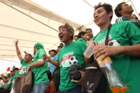 Viernes 13 de junio del 2014. Tuxtla Gutiérrez. Manuel Velazco Coello, gobernador del estado de Chiapas disfruta del partido de la selección mexicana ante Camerún en compañía de la plantilla del equipo Jaguares de Chiapas del fut bol nacional este medio d