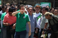 Viernes 13 de junio del 2014. Tuxtla Gutiérrez. Manuel Velazco Coello, gobernador del estado de Chiapas disfruta del partido de la selección mexicana ante Camerún en compañía de la plantilla del equipo Jaguares de Chiapas del fut bol nacional este medio d