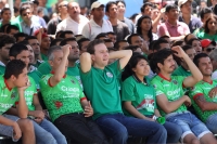Viernes 13 de junio del 2014. Tuxtla Gutiérrez. Manuel Velazco Coello, gobernador del estado de Chiapas disfruta del partido de la selección mexicana ante Camerún en compañía de la plantilla del equipo Jaguares de Chiapas del fut bol nacional este medio d