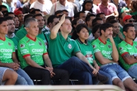 Viernes 13 de junio del 2014. Tuxtla Gutiérrez. Manuel Velazco Coello, gobernador del estado de Chiapas disfruta del partido de la selección mexicana ante Camerún en compañía de la plantilla del equipo Jaguares de Chiapas del fut bol nacional este medio d