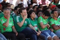 Viernes 13 de junio del 2014. Tuxtla Gutiérrez. Manuel Velazco Coello, gobernador del estado de Chiapas disfruta del partido de la selección mexicana ante Camerún en compañía de la plantilla del equipo Jaguares de Chiapas del fut bol nacional este medio d