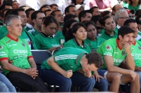 Viernes 13 de junio del 2014. Tuxtla Gutiérrez. Manuel Velazco Coello, gobernador del estado de Chiapas disfruta del partido de la selección mexicana ante Camerún en compañÃa de la plantilla del equipo Jaguares de Chiapas del fut bol nacional este medio d Viernes 13 de junio del 2014. Tuxtla Gutiérrez. Manuel Velazco Coello, gobernador del estado de Chiapas disfruta del partido de la selección mexicana ante Camerún en compañÃa de la plantilla del equipo Jaguares de Chiapas del fut bol nacional este medio d
