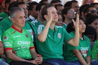 Viernes 13 de junio del 2014. Tuxtla Gutiérrez. Manuel Velazco Coello, gobernador del estado de Chiapas disfruta del partido de la selección mexicana ante Camerún en compañía de la plantilla del equipo Jaguares de Chiapas del fut bol nacional este medio d