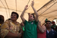 Viernes 13 de junio del 2014. Tuxtla Gutiérrez. Manuel Velazco Coello, gobernador del estado de Chiapas disfruta del partido de la selección mexicana ante Camerún en compañía de la plantilla del equipo Jaguares de Chiapas del fut bol nacional este medio d