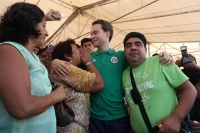 Viernes 13 de junio del 2014. Tuxtla Gutiérrez. Manuel Velazco Coello, gobernador del estado de Chiapas disfruta del partido de la selección mexicana ante Camerún en compañía de la plantilla del equipo Jaguares de Chiapas del fut bol nacional este medio d