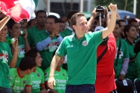 Viernes 13 de junio del 2014. Tuxtla Gutiérrez. Manuel Velazco Coello, gobernador del estado de Chiapas disfruta del partido de la selección mexicana ante Camerún en compañÃa de la plantilla del equipo Jaguares de Chiapas del fut bol nacional este medio d Viernes 13 de junio del 2014. Tuxtla Gutiérrez. Manuel Velazco Coello, gobernador del estado de Chiapas disfruta del partido de la selección mexicana ante Camerún en compañÃa de la plantilla del equipo Jaguares de Chiapas del fut bol nacional este medio d