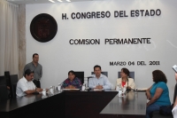 Viernes 4 de marzo. Los nuevos funcionarios electorales toman protesta durante la sesión permanente en el Congreso Local.