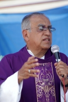 Jueves 26 de marzo del 2015. Tuxtla Gutiérrez. El Sacerdote Marcelo Pérez, párroco de Simojovel, al término de la peregrinación de 4 días por la paz que realiza el pueblo creyente y organizaciones sociales hacia la capital de de Chiapas