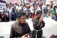 Jueves 26 de marzo del 2015. Tuxtla Gutiérrez. El Sacerdote Marcelo Pérez, párroco de Simojovel, al término de la peregrinación de 4 días por la paz que realiza el pueblo creyente y organizaciones sociales hacia la capital de de Chiapas