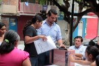 Sábado 16 de junio del 2018. Tuxtla Gutiérrez. Los funcionarios de casilla  realizan los preparativos para la realización de las elecciones donde se elegirá a presidente de la República Mexicana, Gobernador de Chiapas, senadores y congresistas federa