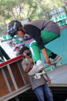 Martes 28 de noviembre del 2017. Tuxtla Gutiérrez. Los jóvenes participan en las categorí­as de Skateboarding que se lleva a cabo dentro de Los Juegos Populares Nacionales esta mañana en Caña Hueca.