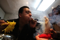 Octubre del 2013. La Santa Muerte Coleta. Los creyentes en el culto de la Santa Muerte se reúnen por un año más en un salón de fiestas del sur de la ciudad coleta para conmemorar la petición de dar a conocer públicamente el credo que desde hace varios año