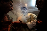 Octubre del 2013. La Santa Muerte Coleta. Los creyentes en el culto de la Santa Muerte se reúnen por un año más en un salón de fiestas del sur de la ciudad coleta para conmemorar la petición de dar a conocer públicamente el credo que desde hace varios año Octubre del 2013. La Santa Muerte Coleta. Los creyentes en el culto de la Santa Muerte se reúnen por un año más en un salón de fiestas del sur de la ciudad coleta para conmemorar la petición de dar a conocer públicamente el credo que desde hace varios año