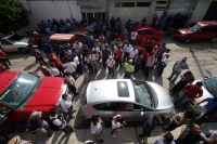 Lunes 19 de junio del 2017. Tuxtla Gutiérrez. Un informante infiltrado durante la manifestación y conferencia de prensa del movimiento sindical del SMAPA es identificado mientras toma fotografÃas en la protesta de esta mañana en el oriente sur de la ciuda Lunes 19 de junio del 2017. Tuxtla Gutiérrez. Un informante infiltrado durante la manifestación y conferencia de prensa del movimiento sindical del SMAPA es identificado mientras toma fotografÃas en la protesta de esta mañana en el oriente sur de la ciuda