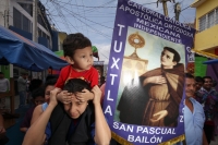 Jueves 17 de mayo del 2012. Tuxtla Gutiérrez, Chiapas. Esta mañana dan inicio las celebraciones en honor a San Pascual Bailón en donde se reúnen los grupos tradicionales de la etnia Zoque para iniciar el recorrido de El Carretón de San Pascualito por las 