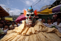 Jueves 17 de mayo del 2012. Tuxtla Gutiérrez, Chiapas. Esta mañana dan inicio las celebraciones en honor a San Pascual Bailón en donde se reúnen los grupos tradicionales de la etnia Zoque para iniciar el recorrido de El Carretón de San Pascualito por las 