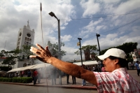 Jueves 17 de mayo del 2012. Tuxtla Gutiérrez, Chiapas. Esta mañana dan inicio las celebraciones en honor a San Pascual Bailón en donde se reúnen los grupos tradicionales de la etnia Zoque para iniciar el recorrido de El Carretón de San Pascualito por las 