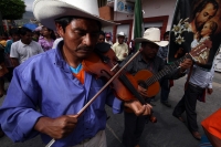 Jueves 17 de mayo del 2012. Tuxtla Gutiérrez, Chiapas. Esta mañana dan inicio las celebraciones en honor a San Pascual Bailón en donde se reúnen los grupos tradicionales de la etnia Zoque para iniciar el recorrido de El Carretón de San Pascualito por las 