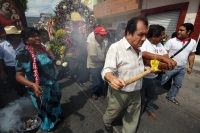 Jueves 17 de mayo del 2012. Tuxtla Gutiérrez, Chiapas. Esta mañana dan inicio las celebraciones en honor a San Pascual Bailón en donde se reúnen los grupos tradicionales de la etnia Zoque para iniciar el recorrido de El Carretón de San Pascualito por las 