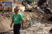 Martes 6 de septiembre del 2016. Tuxtla Gutiérrez. Los vecinos del Barrio San Francisco observan como poco a poco son demolidos los muros y el concreto de las calles afectadas durante las lluvias de la semana pasada, las cuales provocaran socavones en la Martes 6 de septiembre del 2016. Tuxtla Gutiérrez. Los vecinos del Barrio San Francisco observan como poco a poco son demolidos los muros y el concreto de las calles afectadas durante las lluvias de la semana pasada, las cuales provocaran socavones en la