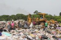 Jueves 9 de julio del 2015. Tapachula de Córdova y Ordoñez.El basurero municipal donde migrantes centroamericanos trabajan en la recolección de basura.