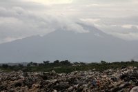 Jueves 9 de julio del 2015. Tapachula de Córdova y Ordoñez.El basurero municipal donde migrantes centroamericanos trabajan en la recolección de basura.