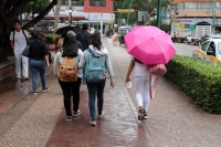 Lunes 3 de junio del 2019. Tuxtla Gutiérrez. Los constantes cambios en el clima de la ciudad obligan a los tuxtlecos a sacar las sombrillas para protegerse de las ocasionales lloviznas de cada dÃa. Lunes 3 de junio del 2019. Tuxtla Gutiérrez. Los constantes cambios en el clima de la ciudad obligan a los tuxtlecos a sacar las sombrillas para protegerse de las ocasionales lloviznas de cada dÃa.