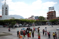 Lunes 20 de abril del 2020. Tuxtla Gutiérrez. Lunes 20 de abril del 2020. Tuxtla Gutiérrez. Sonrisas y cubre-bocas. Los payasos de la ciudad ven con tristeza que el trabajo disminuye mientras avanza el Coronavuris