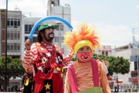 Lunes 20 de abril del 2020. Tuxtla Gutiérrez. Lunes 20 de abril del 2020. Tuxtla Gutiérrez. Sonrisas y cubre-bocas. Los payasos de la ciudad ven con tristeza que el trabajo disminuye mientras avanza el Coronavuris Lunes 20 de abril del 2020. Tuxtla Gutiérrez. Lunes 20 de abril del 2020. Tuxtla Gutiérrez. Sonrisas y cubre-bocas. Los payasos de la ciudad ven con tristeza que el trabajo disminuye mientras avanza el Coronavuris