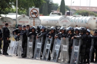 Martes 19 de noviembre del 2013. Tuxtla Gutiérrez. Elementos de las diferentes corporaciones policías intervienen esta mañana durante el bloqueo que realizaba el Comité de Defensa Ciudadana en el crucero de La Pochota en el poniente de la capital de Chiap