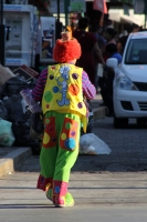Miércoles 26 de abril del 2017. Tuxtla Gutiérrez. Aprovechando los festejos del día del niño, los negocios del centro aprovechan para ofrecer ofertas a los transeúntes.