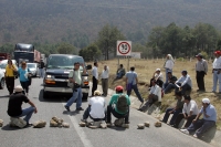 Organizaciones de estudiantes y de sindicalistas se suman este dÃa a las jornadas del paro nacional convocadas para este dÃa, bloqueando algunas vialidades de esta ciudad y protestando en las instalaciones del la Secretaria de Educación, asà como tramos c Organizaciones de estudiantes y de sindicalistas se suman este dÃa a las jornadas del paro nacional convocadas para este dÃa, bloqueando algunas vialidades de esta ciudad y protestando en las instalaciones del la Secretaria de Educación, asà como tramos c