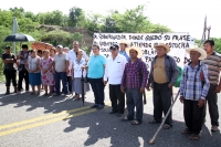 Lunes 27 de agosto del 2018.Suchiapa. Ejidatarios bloquean el tramo carretero entre Tuxtla y El aeropuerto del libramiento exigiendo el pago de los predios ocupados para la construcción de esta cinta asfáltica