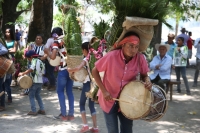 20210430. Suchiapa. La Hoja de la Espadaña es traída en hombros durante días para ser utilizada de manera ritual en las festividades de esta comunidad de la depresión central de Chiapas