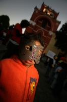 La Asociación Civil Sueñiños de San Cristóbal de las Casas celebra un año más de realizar actividades con niños pobres y en situaciones de riesgo con una marcha y obra de teatro en la Plaza de la Paz.