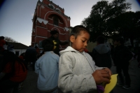La Asociación Civil Sueñiños de San Cristóbal de las Casas celebra un año más de realizar actividades con niños pobres y en situaciones de riesgo con una marcha y obra de teatro en la Plaza de la Paz.