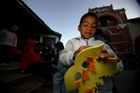 La Asociación Civil Sueñiños de San Cristóbal de las Casas celebra un año más de realizar actividades con niños pobres y en situaciones de riesgo con una marcha y obra de teatro en la Plaza de la Paz.