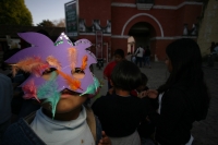 La Asociación Civil Sueñiños de San Cristóbal de las Casas celebra un año más de realizar actividades con niños pobres y en situaciones de riesgo con una marcha y obra de teatro en la Plaza de la Paz.