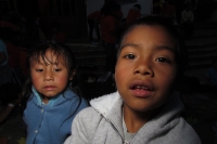 La Asociación Civil Sueñiños de San Cristóbal de las Casas celebra un año más de realizar actividades con niños pobres y en situaciones de riesgo con una marcha y obra de teatro en la Plaza de la Paz.