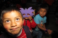 La Asociación Civil Sueñiños de San Cristóbal de las Casas celebra un año más de realizar actividades con niños pobres y en situaciones de riesgo con una marcha y obra de teatro en la Plaza de la Paz.