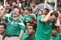 Domingo 29 de junio del 2014. Tuxtla Gutiérrez. A pesar de la derrota, sufriendo y disfrutando. (Secuencia de Manuel Velazco, gobernador de Chiapas durante la transmisión del partido entre México Y Holanda). Domingo 29 de junio del 2014. Tuxtla Gutiérrez. A pesar de la derrota, sufriendo y disfrutando. (Secuencia de Manuel Velazco, gobernador de Chiapas durante la transmisión del partido entre México Y Holanda).